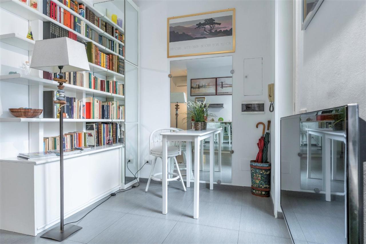 S. Ambrogio Square Apartment Milan Luaran gambar