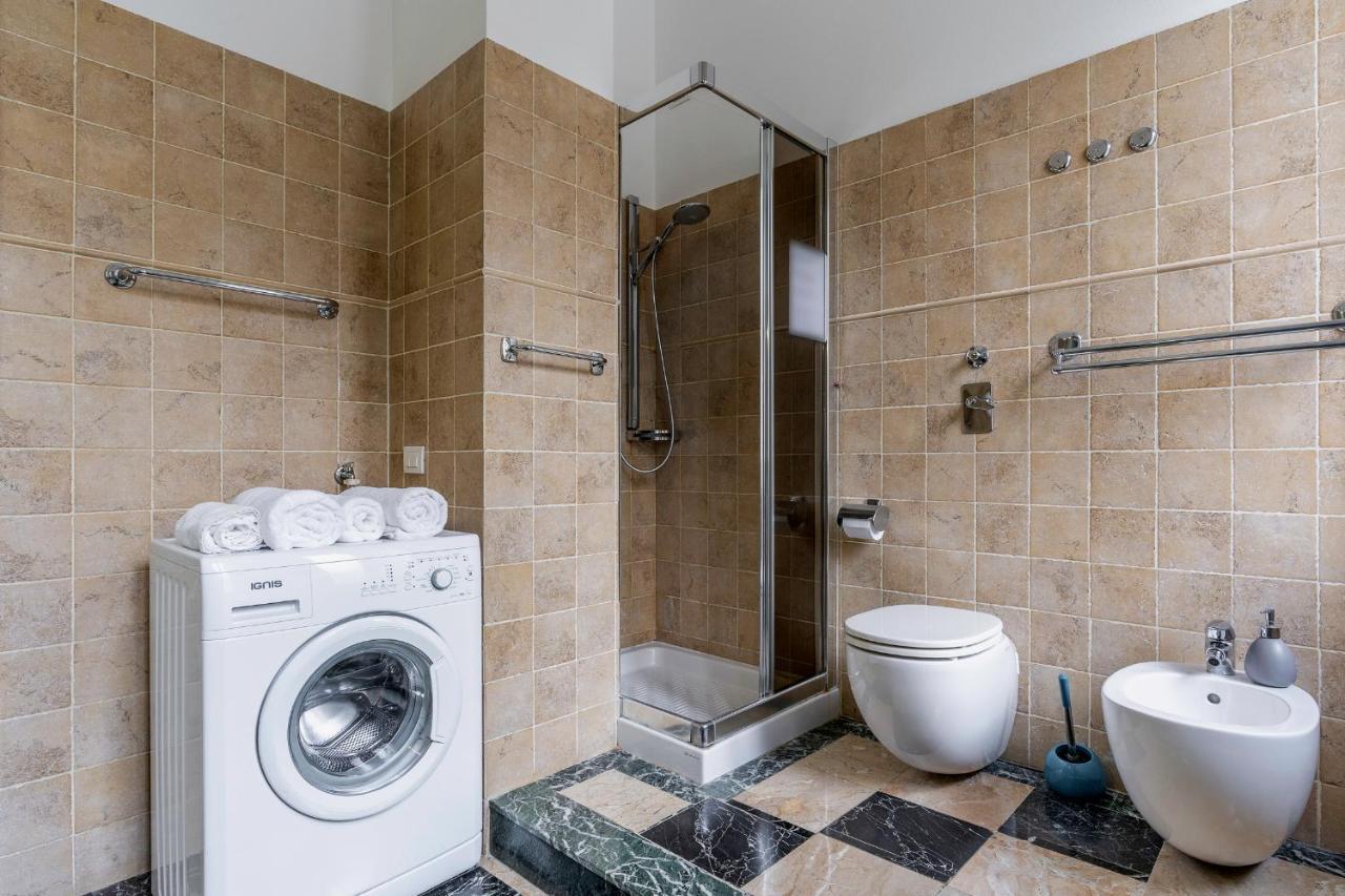 S. Ambrogio Square Apartment Milan Luaran gambar